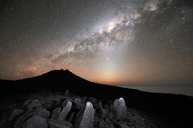 形容夜晚美的诗句 似此星辰非昨夜，为谁