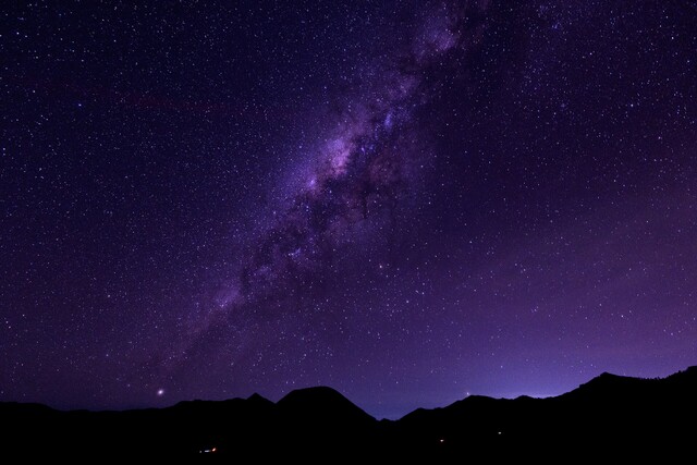 适合散步时发的朋友圈说说 散步的说说心情短语 夏天有风的夜晚，和喜